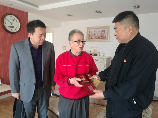 烟台市科技馆党员干部走访慰问抗美援朝老英雄