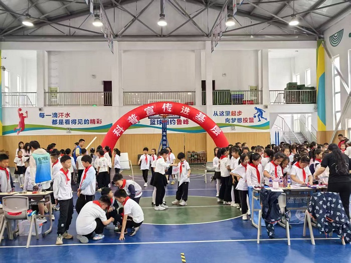 “点燃科学梦想 共庆六一儿童节” 烟台市科普大篷车校园行