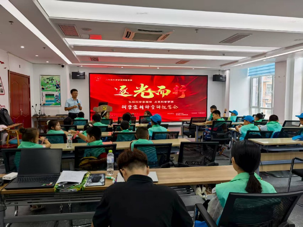 逐光而行：市科技馆社区宣讲 贾永朝精神薪火相传