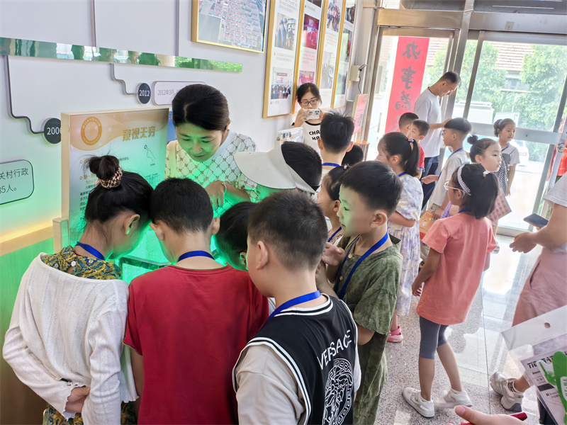 趣味小实验 点燃科技梦 烟台市科技馆开展暑期社区科普活动