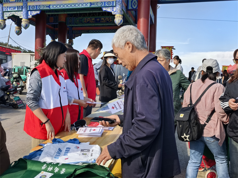 金秋送爽科普行，智慧花开满港城 ——科普大篷车走进福山区大集开展集中宣传活动